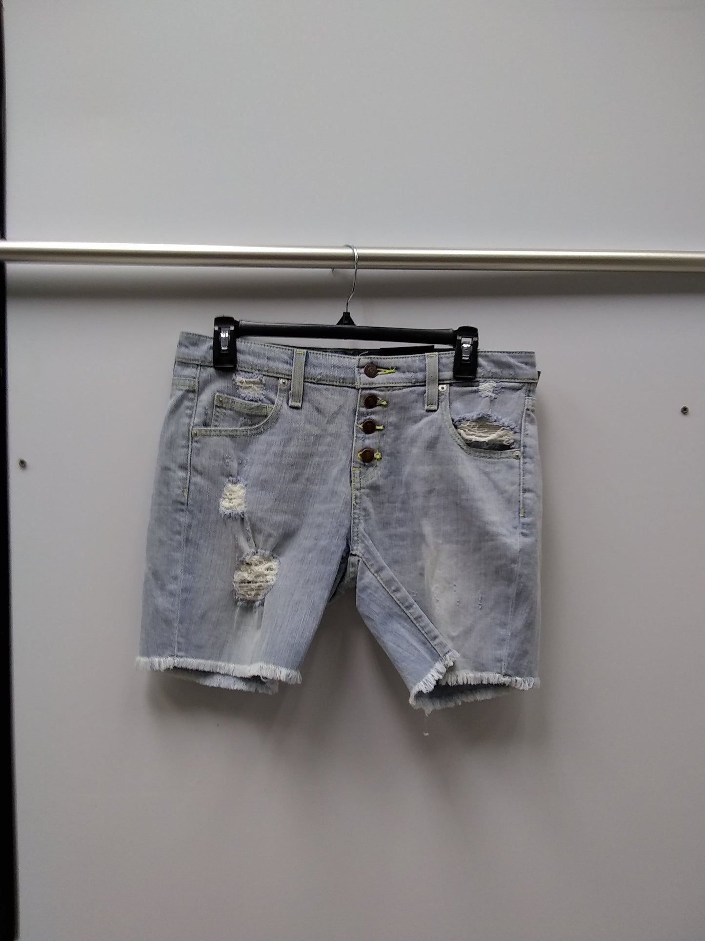 MOSSIMO BUTTON FLY BOYFRIEND SHORTS LIGHT WASH 4