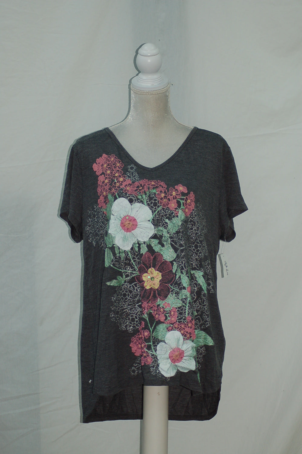 Style & Co V Neck Floral Graphic Tee Gray LARGE
