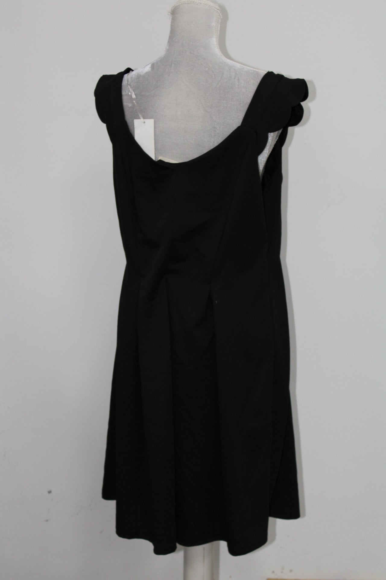 MONTEAU SCALLOP SCUBA DRESS, BLACK, 1X