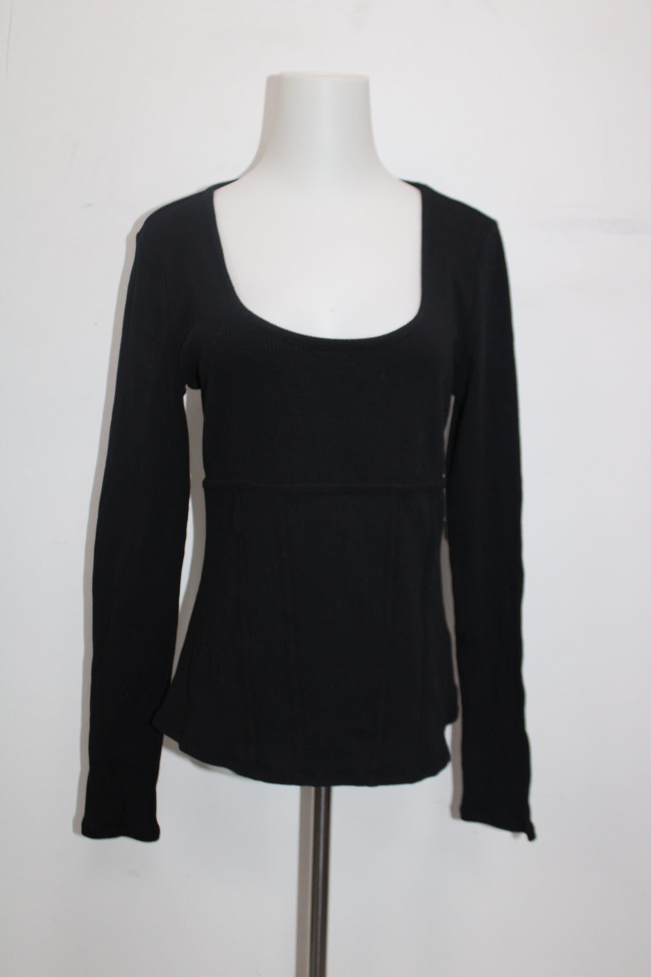 GUESS Womens Charlie Ribbed Scoop Neck Top Black L