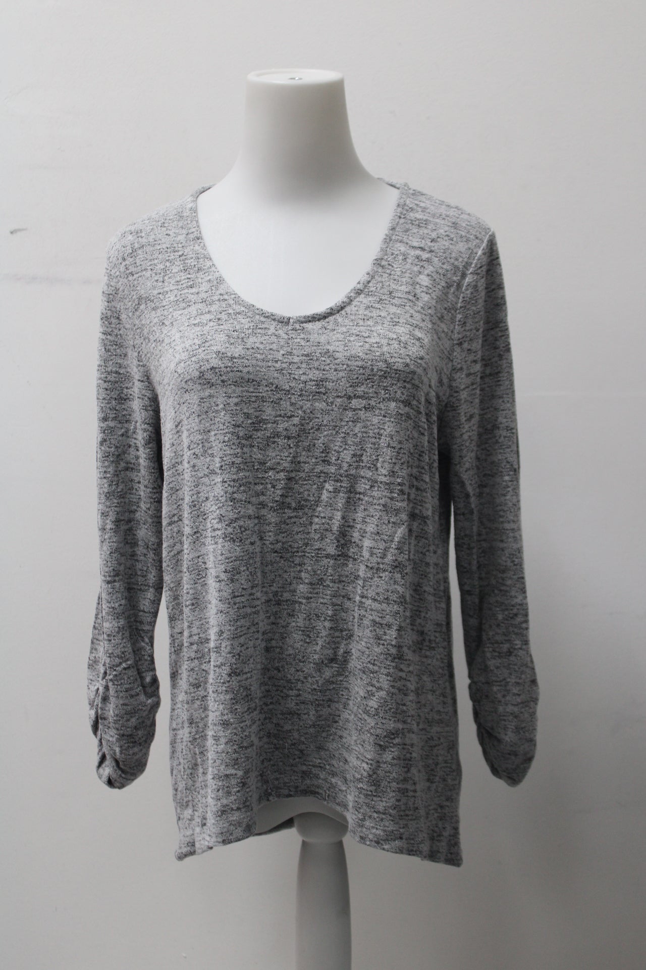 Olivia Blu Women's Top Gray M Pre-Owned