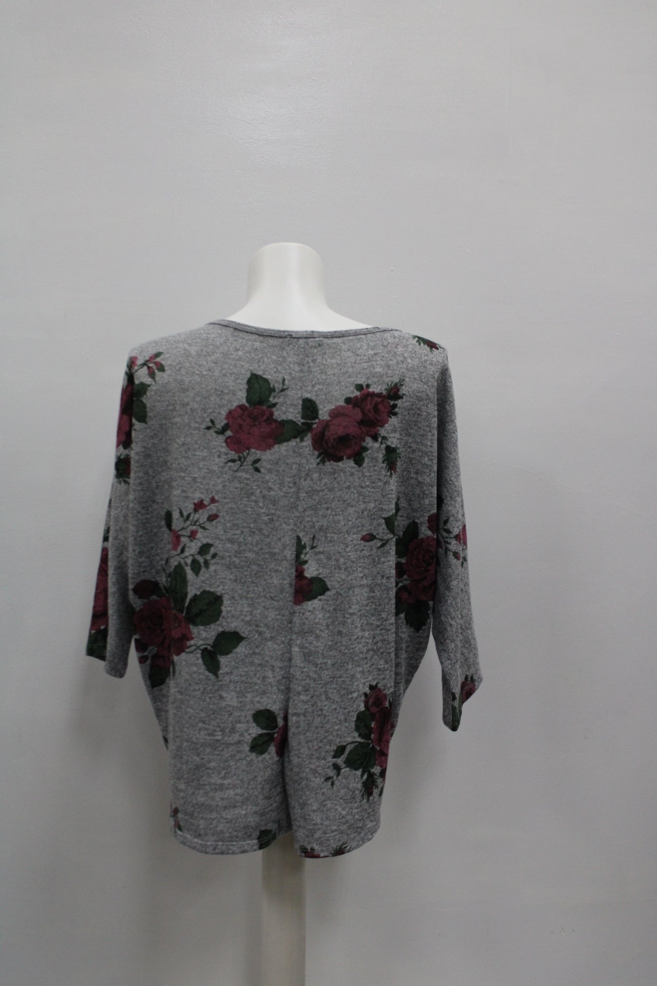 Olivia Blu Womans Floral Sweater Gray 2X Pre-Owned 1046UMP4