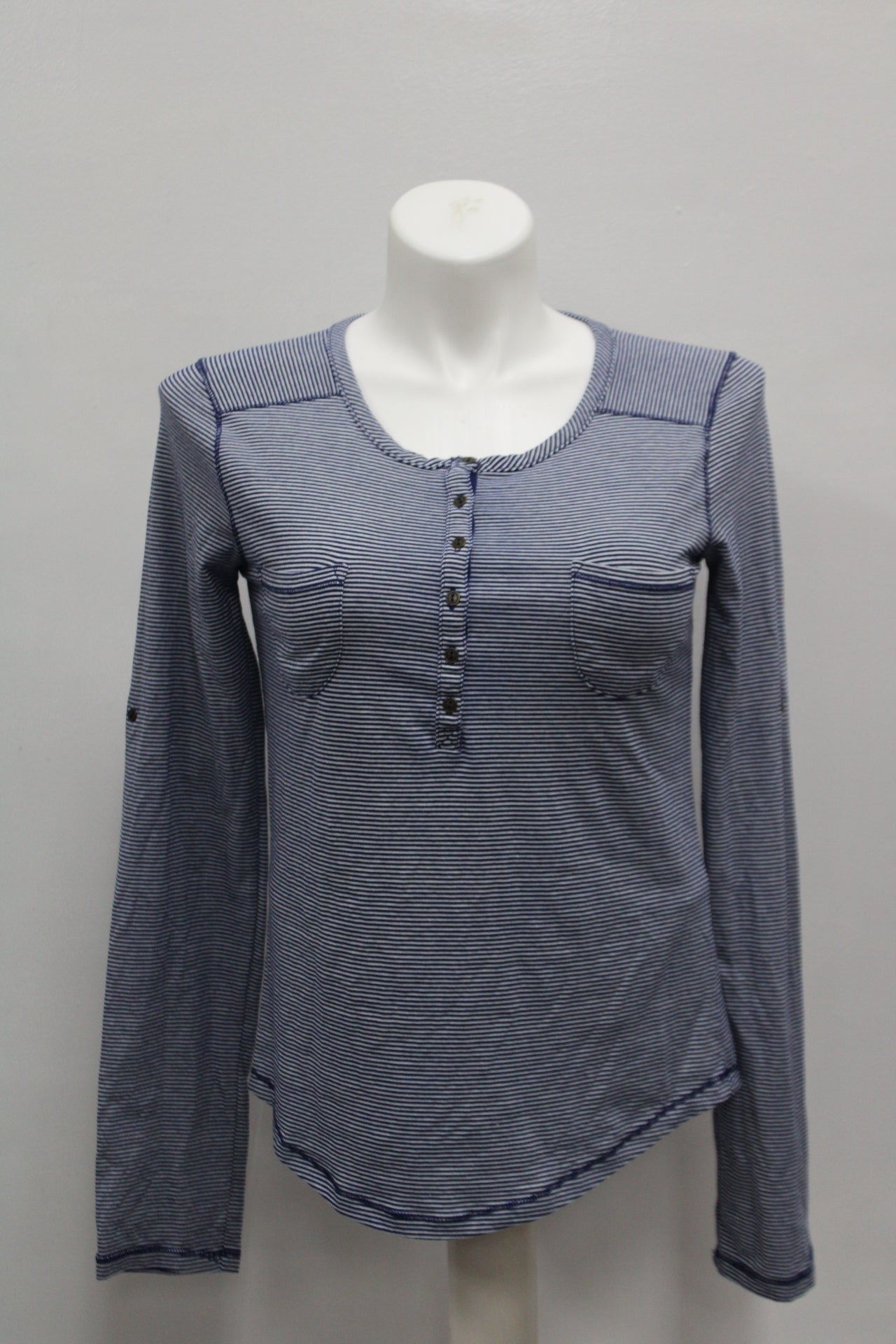 Nine 1 Eight Women Henley T-Shirt, Blue, Medium - Pre-Owned 1087UA3C