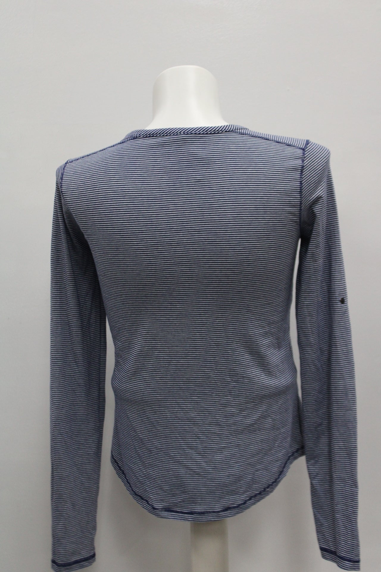 Nine 1 Eight Women Henley T-Shirt, Blue, Medium - Pre-Owned 1087UA3C