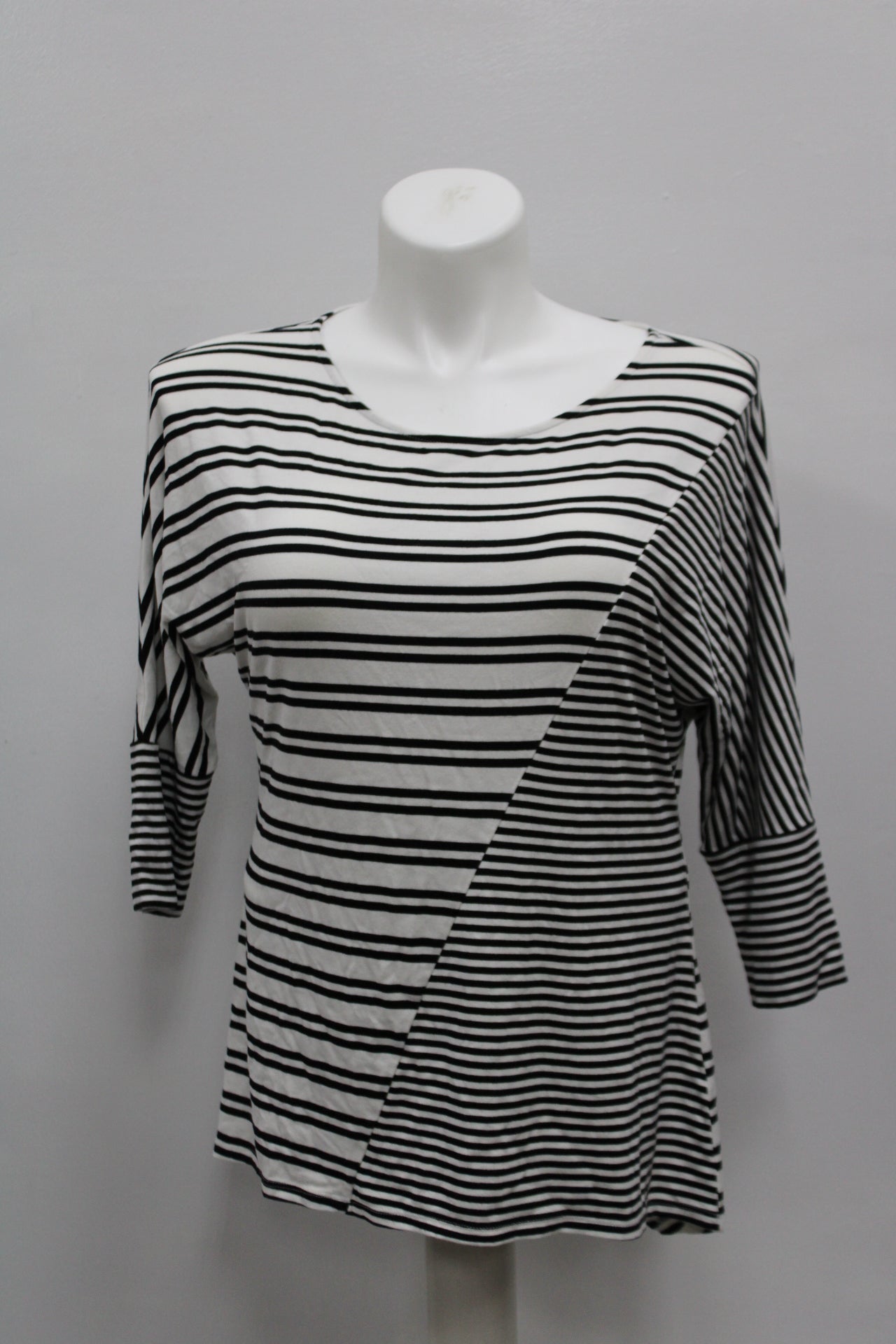 White House Black Market Women Stripes T-Shirt, Black, Medium - Pre-Owned 1096UA3C