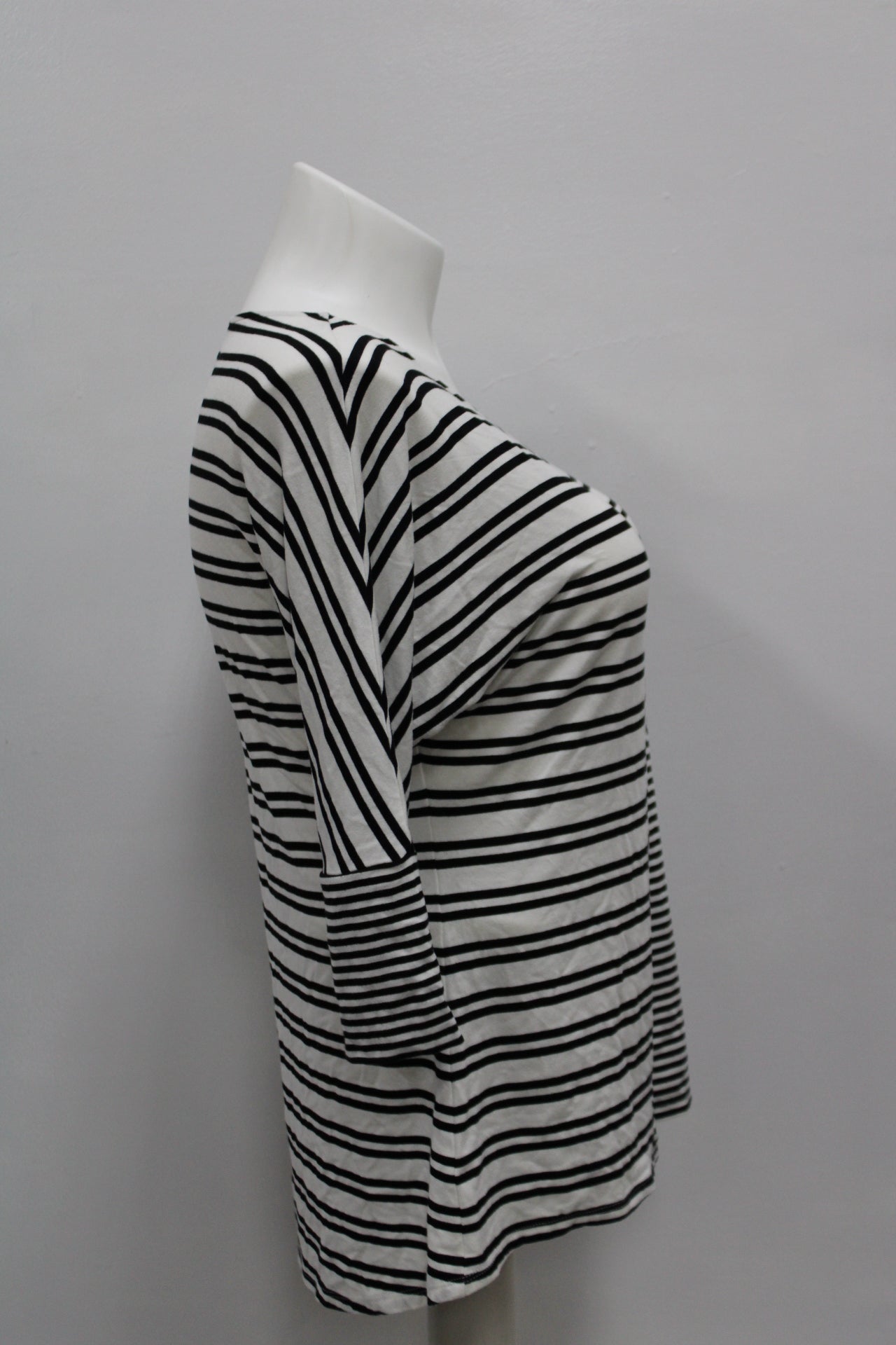 White House Black Market Women Stripes T-Shirt, Black, Medium - Pre-Owned 1096UA3C