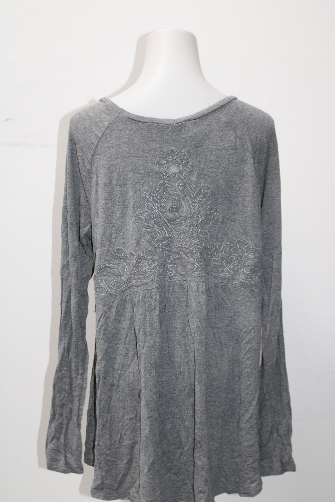 Cloud chases Women's Top Gray L Pre-Owned