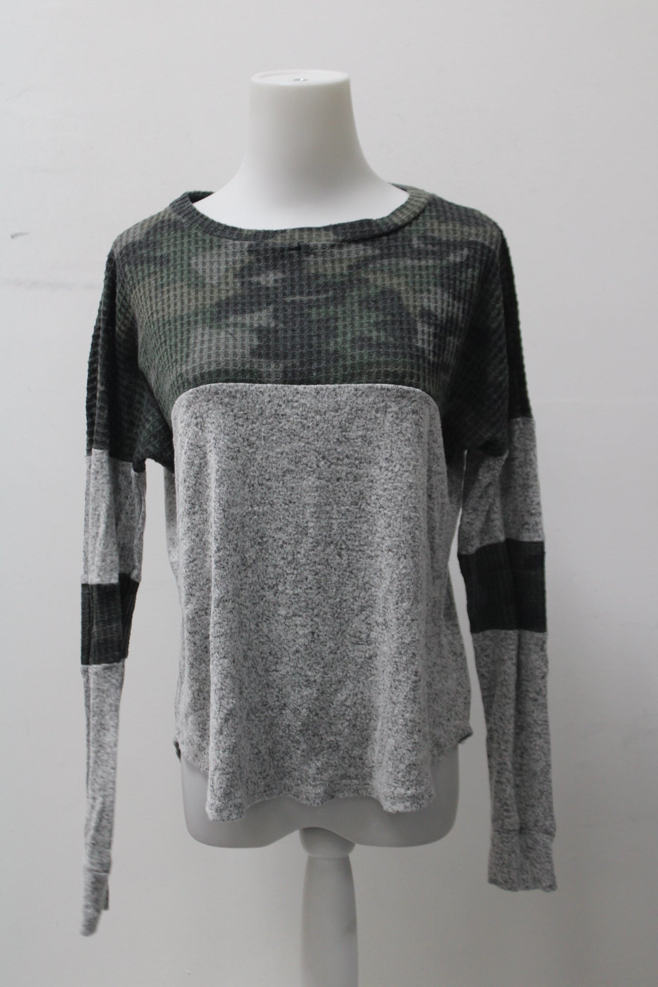 Alya Women's Top Gray XS Pre-Owned