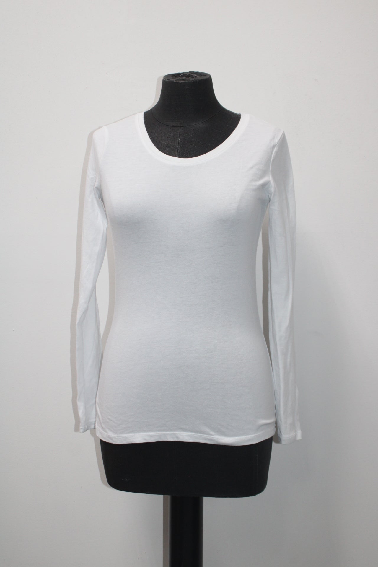 No Boundaries Women's Top White M Pre-Owned