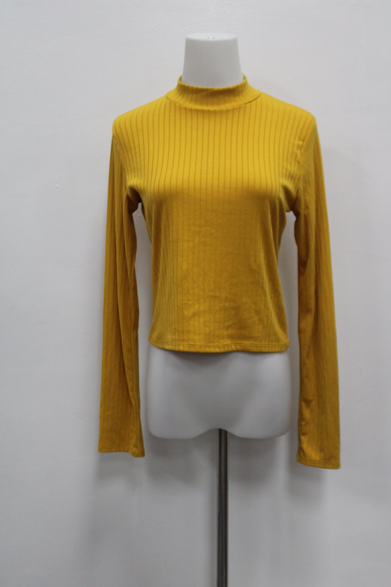 Olivia Rae Women Cropped T-Shirt, Yellow, Medium - Pre-Owned 1073UA3C