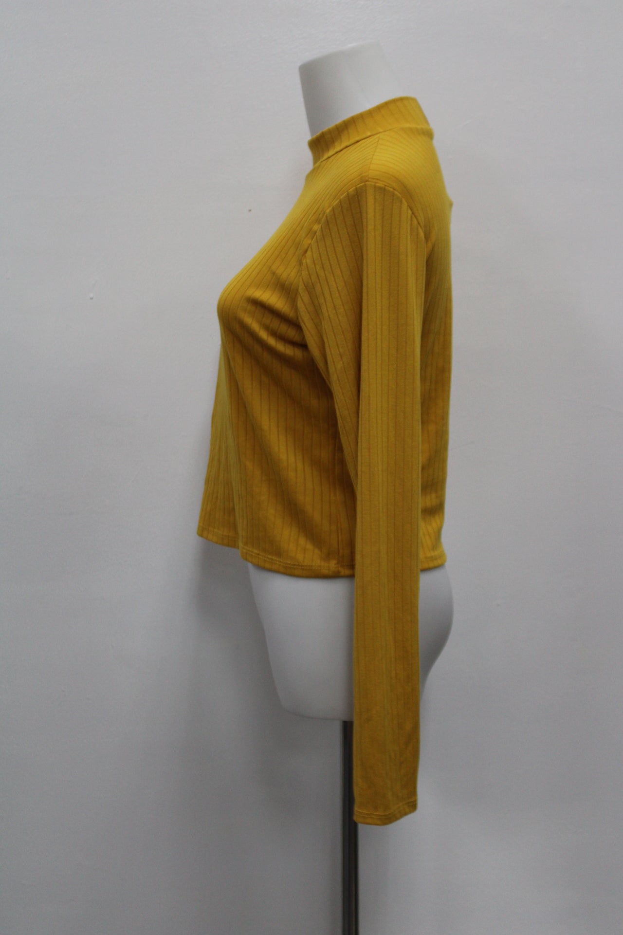 Olivia Rae Women Cropped T-Shirt, Yellow, Medium - Pre-Owned 1073UA3C