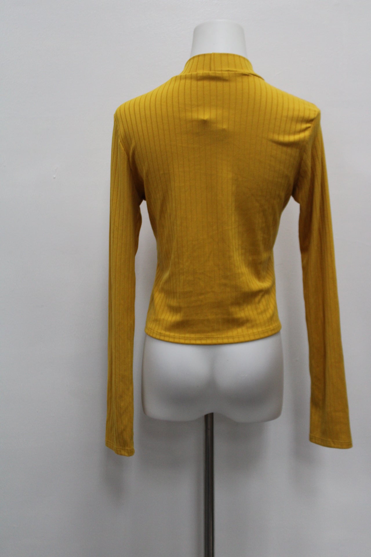 Olivia Rae Women Cropped T-Shirt, Yellow, Medium - Pre-Owned 1073UA3C