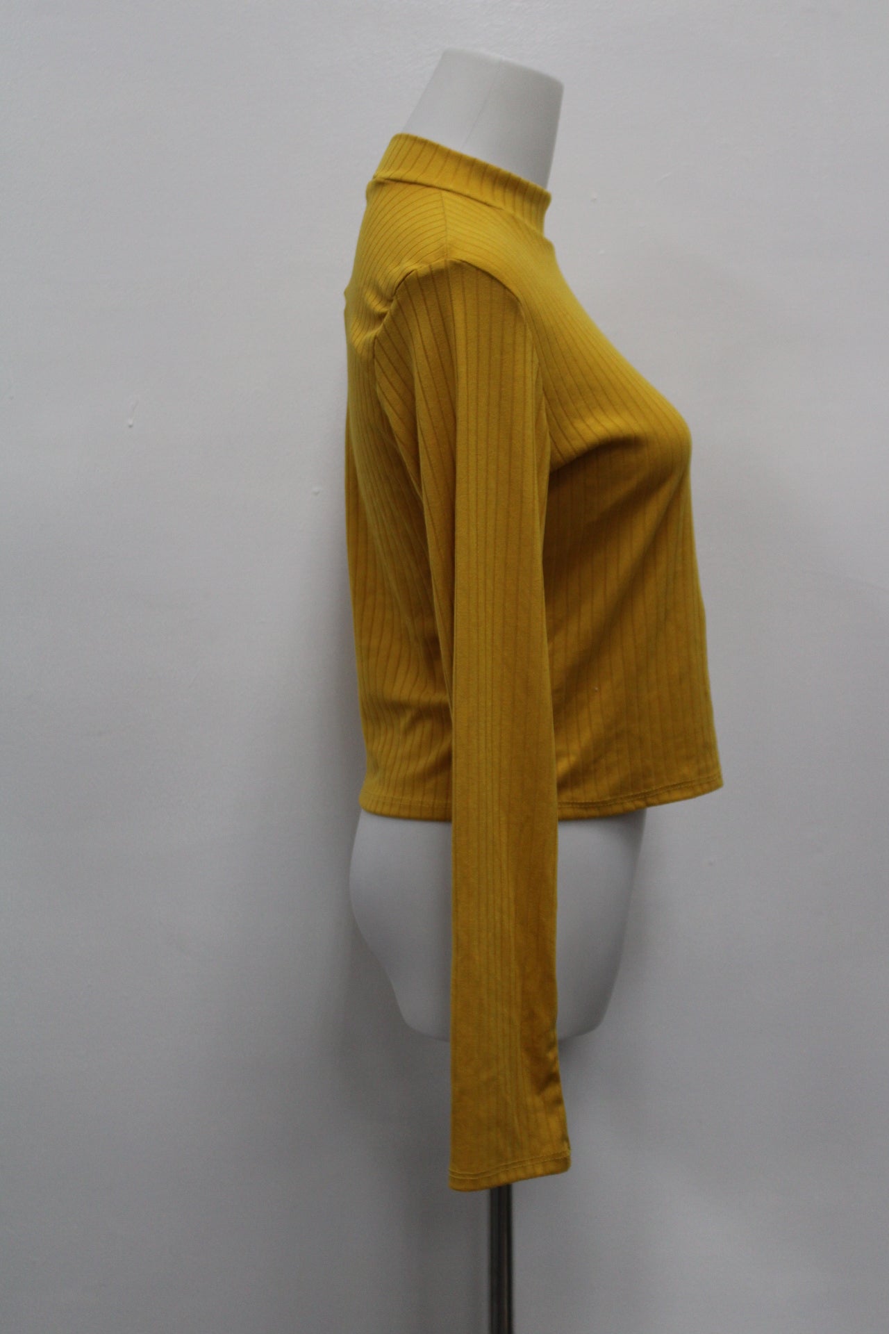 Olivia Rae Women Cropped T-Shirt, Yellow, Medium - Pre-Owned 1073UA3C